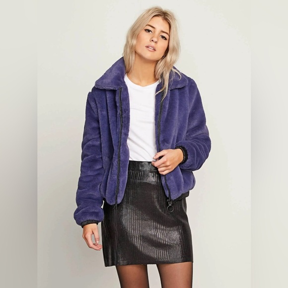 Volcom Fuzzy Fresh Faux Fur Bomber Style Jacket Size Small (4/6) Super Soft! - Picture 5 of 16